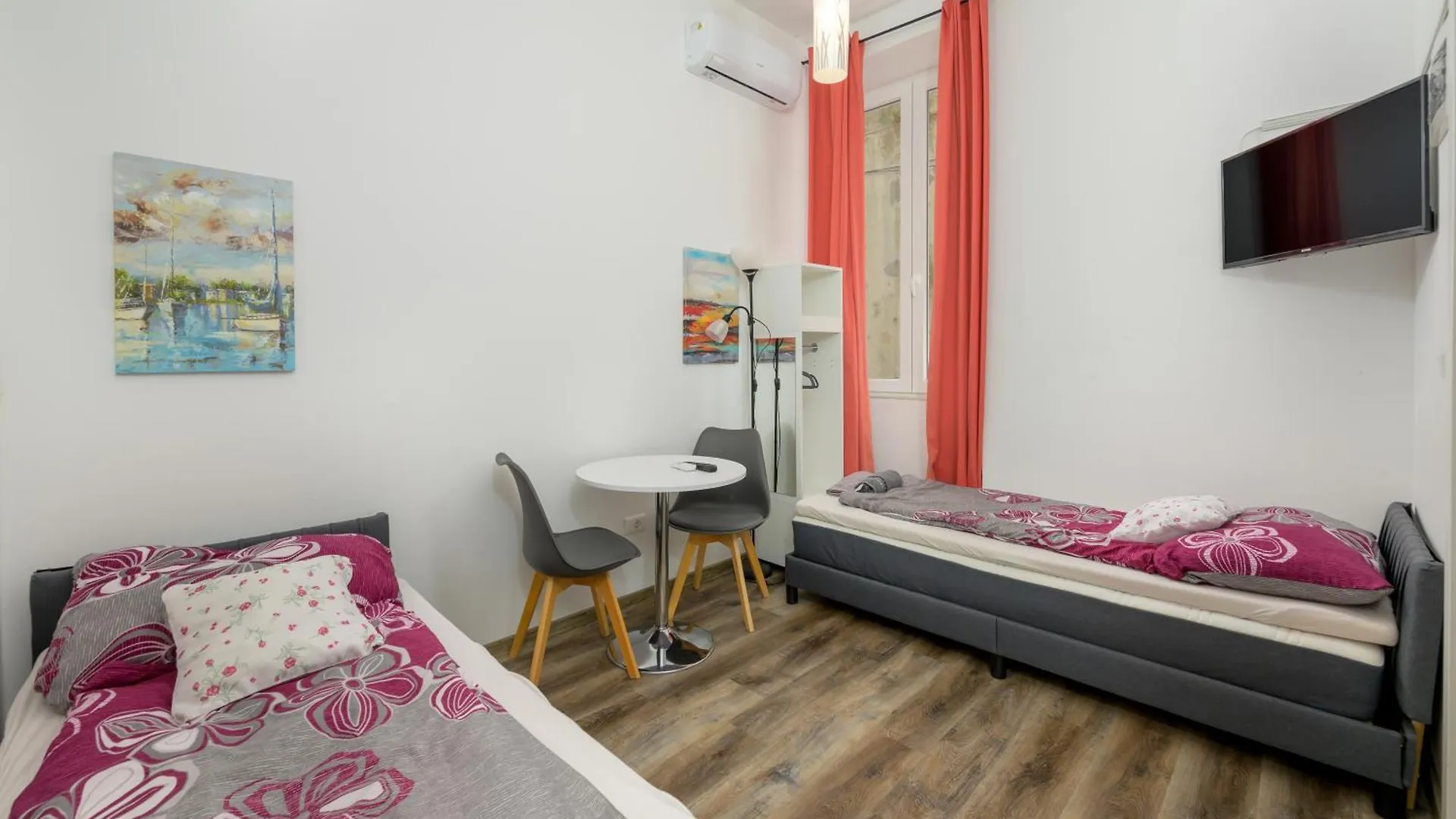 Studio Apartments Tiho & Nena Pula 0*,