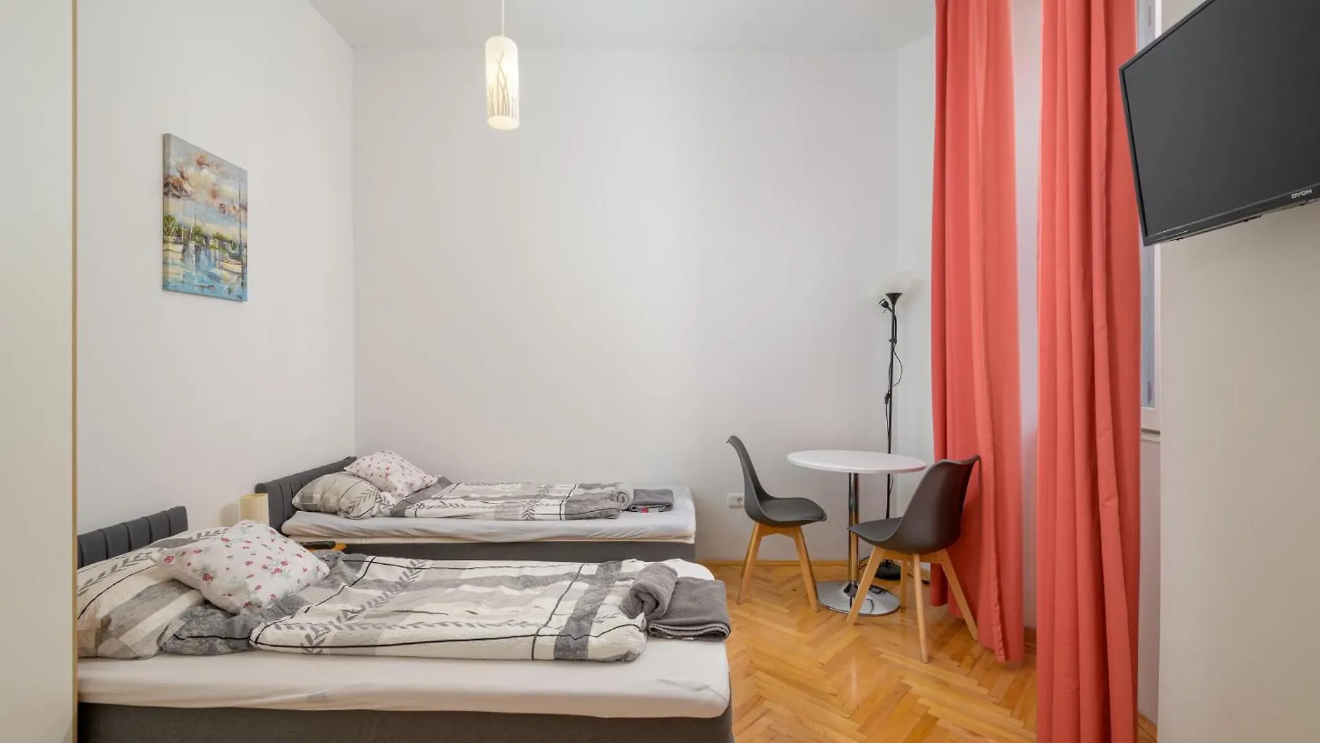 Studio Apartments Tiho & Nena Póla