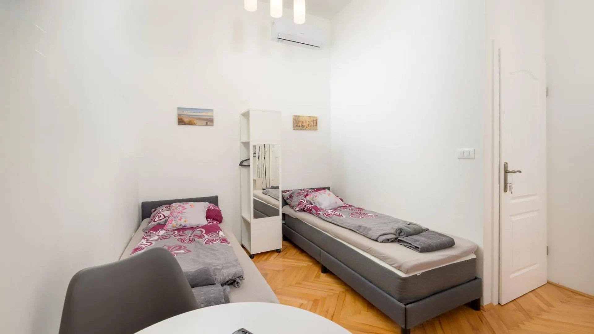 Studio Apartments Tiho & Nena Póla 0*,  Horvátország